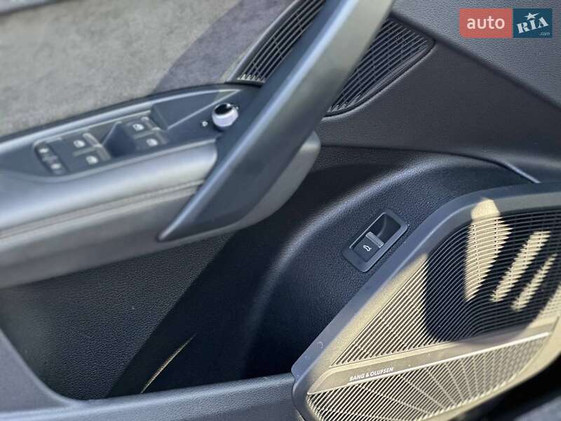 Внедорожник / Кроссовер Audi SQ5 2019 в Киеве