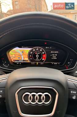 Позашляховик / Кросовер Audi SQ5 2018 в 