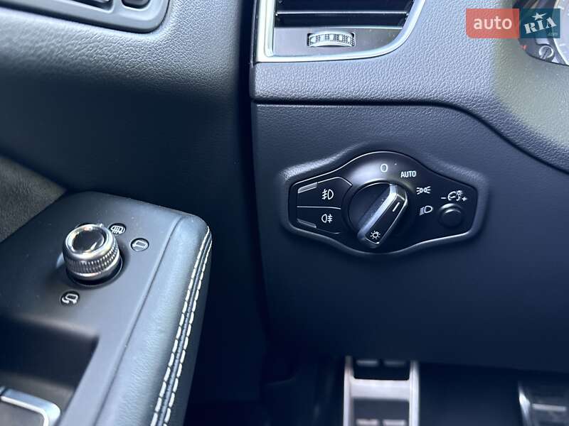 Внедорожник / Кроссовер Audi SQ5 2015 в Киеве