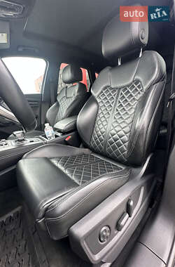 Внедорожник / Кроссовер Audi SQ5 2017 в 