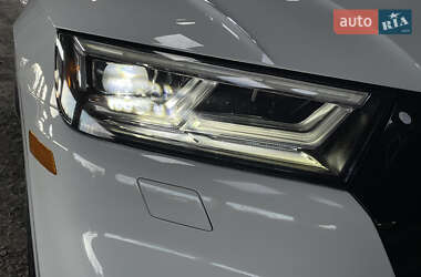 Позашляховик / Кросовер Audi SQ5 2018 в 