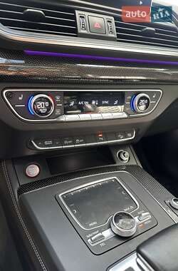 Внедорожник / Кроссовер Audi SQ5 2017 в 