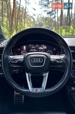 Внедорожник / Кроссовер Audi SQ5 2017 в 