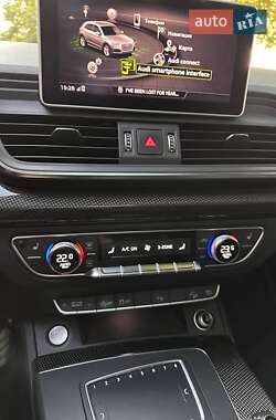 Внедорожник / Кроссовер Audi SQ5 2017 в 