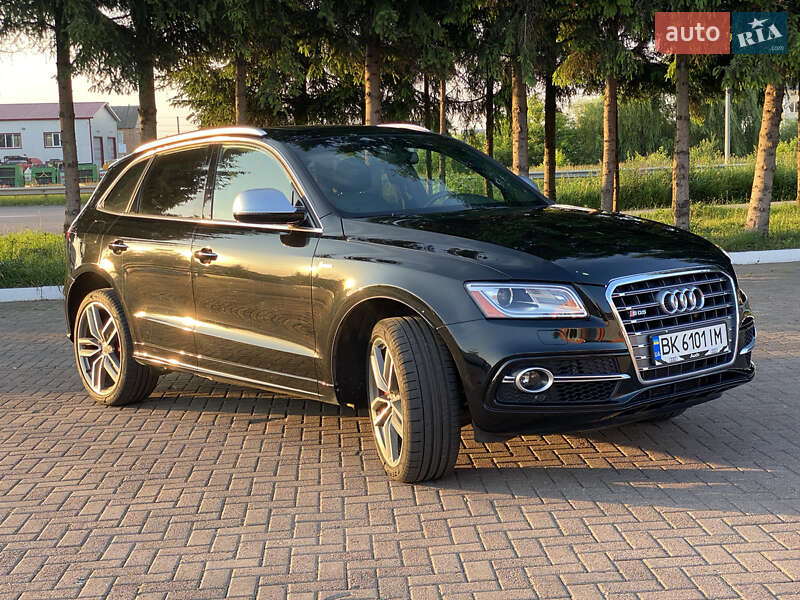Внедорожник / Кроссовер Audi SQ5 2015 в 
