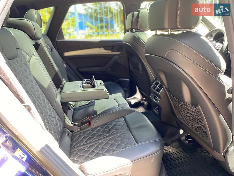 Внедорожник / Кроссовер Audi SQ5 2017 в Киеве