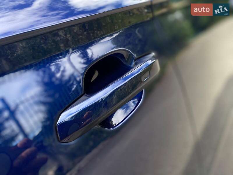Внедорожник / Кроссовер Audi SQ5 2017 в Киеве
