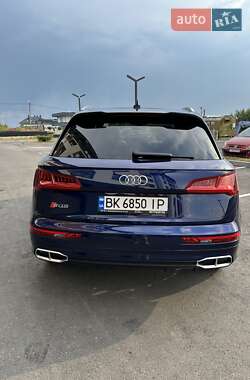 Внедорожник / Кроссовер Audi SQ5 2017 в 