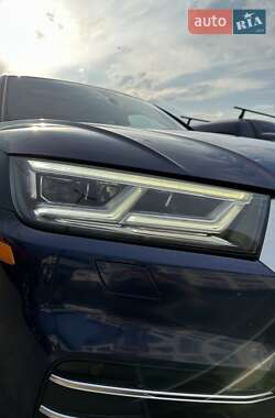 Внедорожник / Кроссовер Audi SQ5 2017 в 