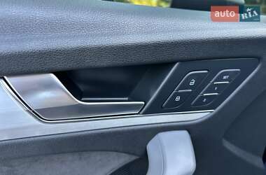 Внедорожник / Кроссовер Audi SQ5 2017 в 