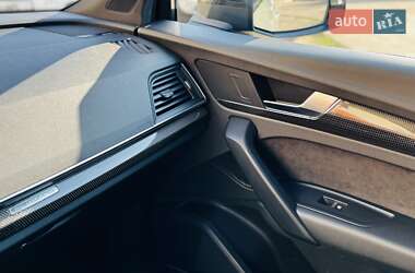 Внедорожник / Кроссовер Audi SQ5 2019 в 