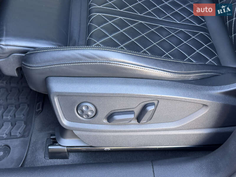 Внедорожник / Кроссовер Audi SQ5 2019 в Киеве