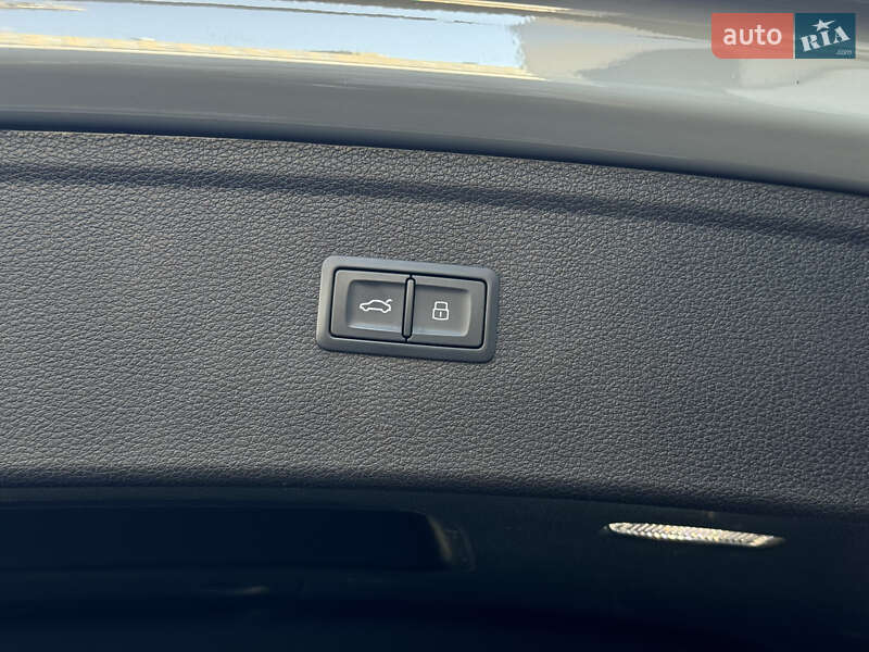 Внедорожник / Кроссовер Audi SQ5 2019 в Киеве