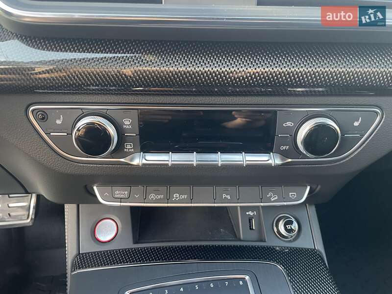 Внедорожник / Кроссовер Audi SQ5 2019 в Киеве