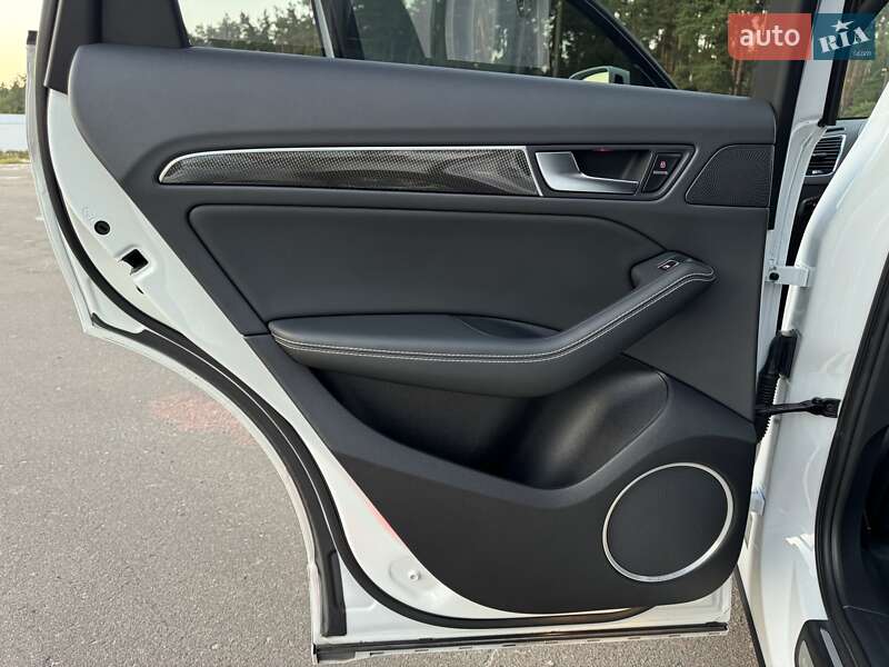 Внедорожник / Кроссовер Audi SQ5 2015 в Киеве