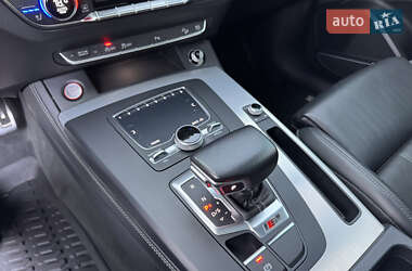 Внедорожник / Кроссовер Audi SQ5 2017 в 