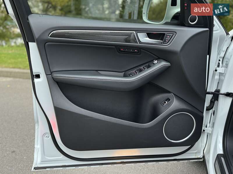 Внедорожник / Кроссовер Audi SQ5 2015 в Киеве