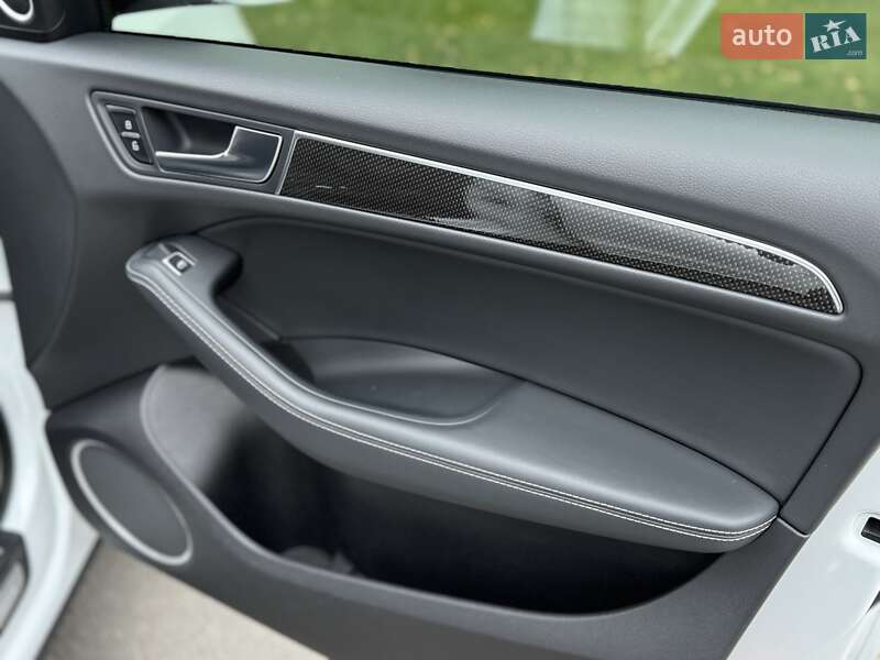 Внедорожник / Кроссовер Audi SQ5 2015 в Киеве