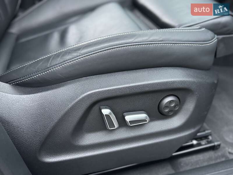 Внедорожник / Кроссовер Audi SQ5 2015 в Киеве