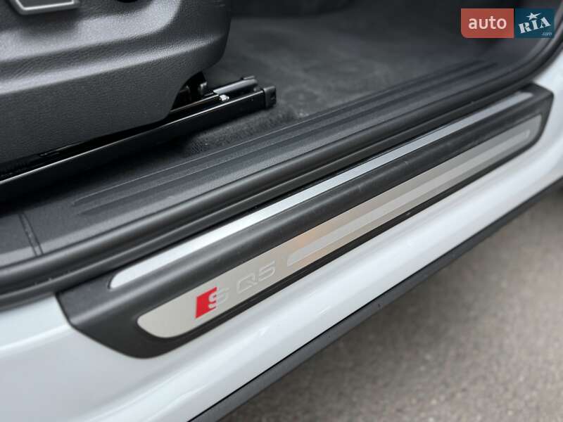 Внедорожник / Кроссовер Audi SQ5 2015 в Киеве