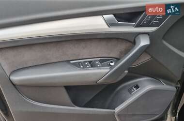 Внедорожник / Кроссовер Audi SQ5 2017 в 