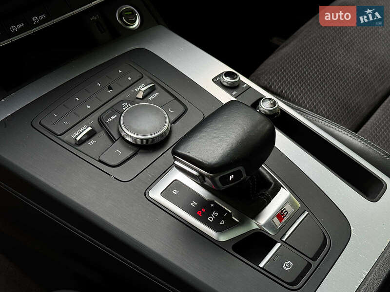 Внедорожник / Кроссовер Audi SQ5 2019 в Киеве