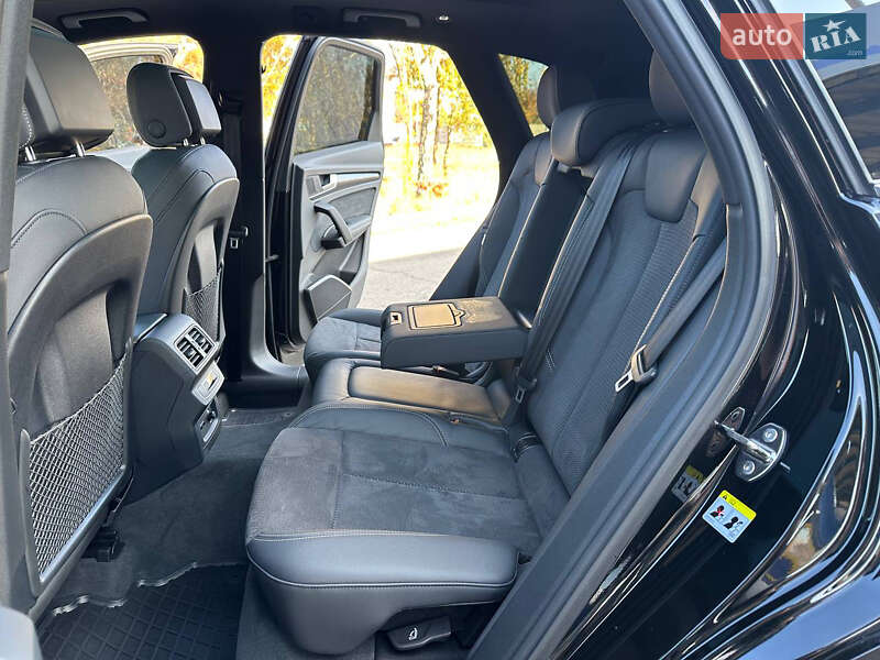 Внедорожник / Кроссовер Audi SQ5 2022 в Днепре