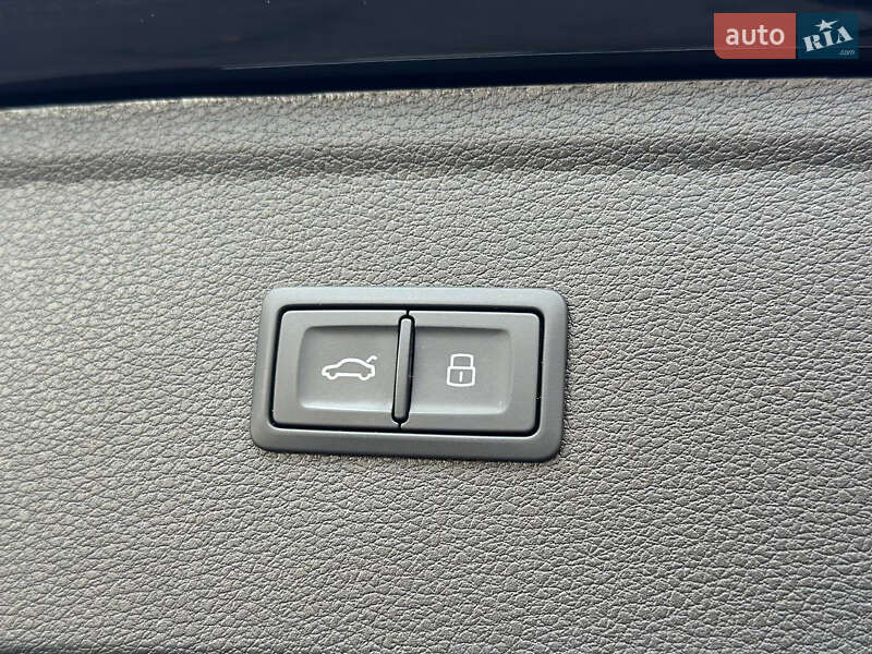 Внедорожник / Кроссовер Audi SQ5 2022 в Днепре