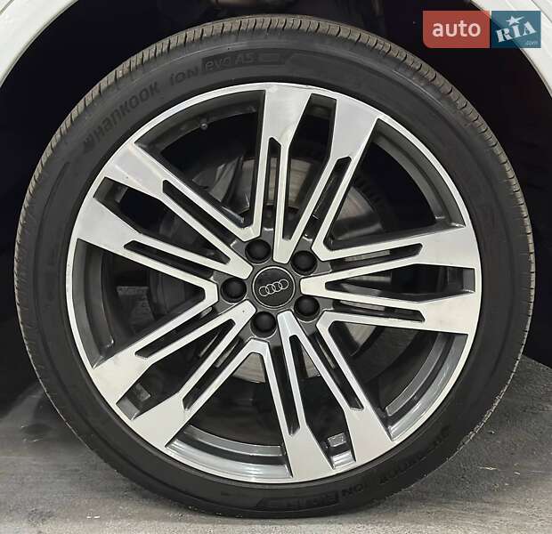 Внедорожник / Кроссовер Audi SQ5 2018 в Каменском