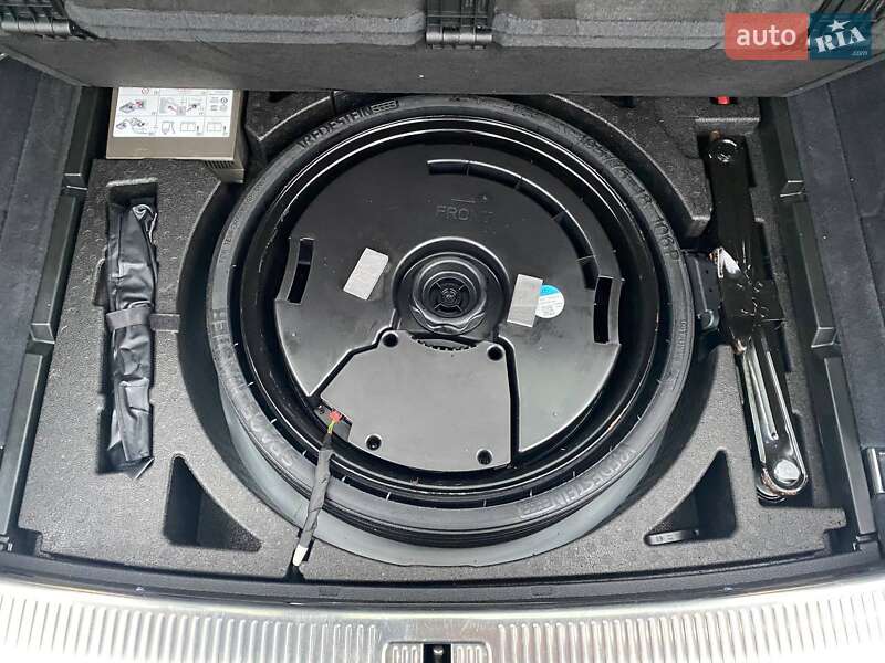 Внедорожник / Кроссовер Audi SQ5 2023 в Днепре