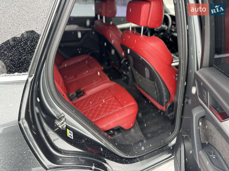 Внедорожник / Кроссовер Audi SQ5 2018 в Луцке