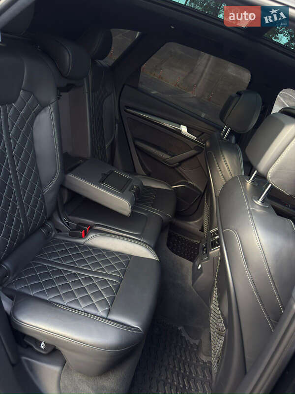 Внедорожник / Кроссовер Audi SQ5 2017 в Кривом Роге