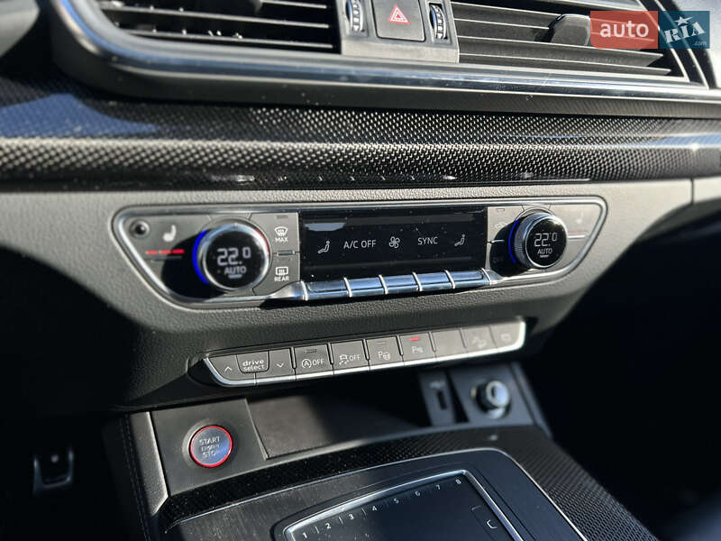 Внедорожник / Кроссовер Audi SQ5 2019 в Николаеве