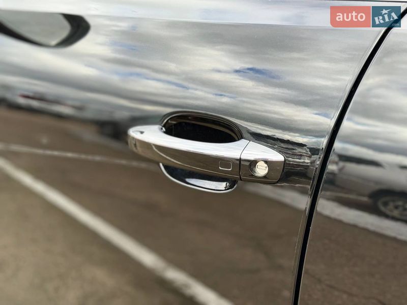 Внедорожник / Кроссовер Audi SQ5 2015 в Киеве