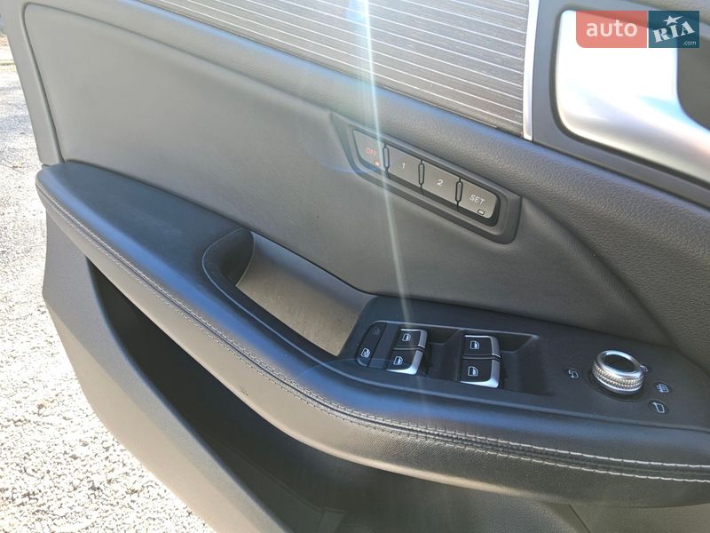 Внедорожник / Кроссовер Audi SQ5 2014 в Каменском