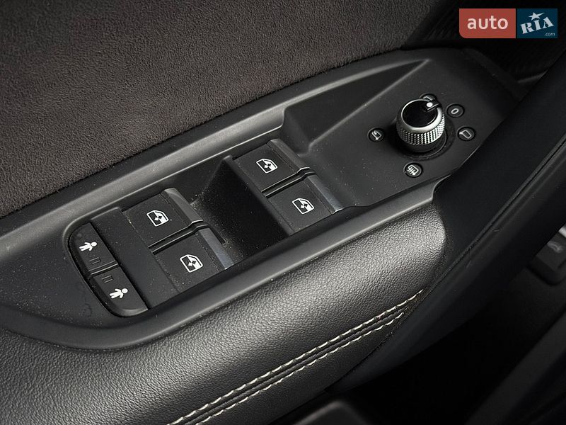 Внедорожник / Кроссовер Audi SQ5 2019 в Киеве