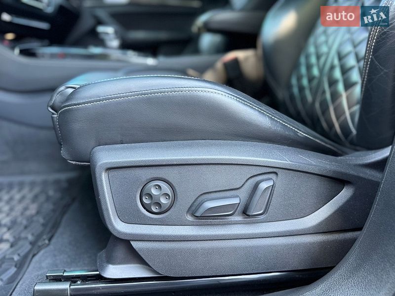Внедорожник / Кроссовер Audi SQ5 2023 в Киеве