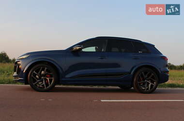 Внедорожник / Кроссовер Audi SQ6 e-tron 2024 в 