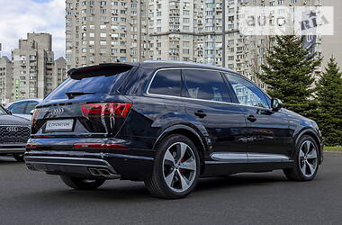 Внедорожник / Кроссовер Audi SQ7 2017 в Киеве