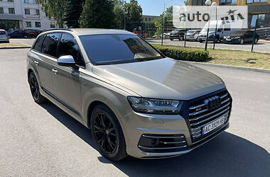 Позашляховик / Кросовер Audi SQ7 2016 в Луцьку