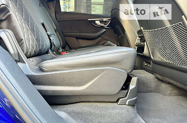 Внедорожник / Кроссовер Audi SQ7 2021 в 