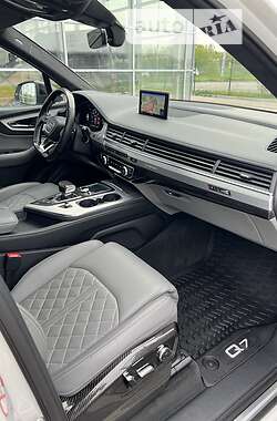 Внедорожник / Кроссовер Audi SQ7 2017 в 