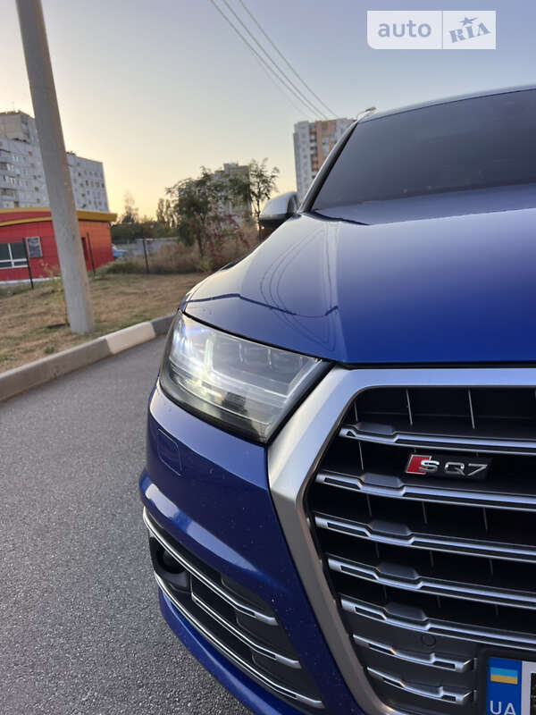 Внедорожник / Кроссовер Audi SQ7 2017 в 
