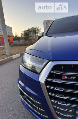 Внедорожник / Кроссовер Audi SQ7 2017 в 
