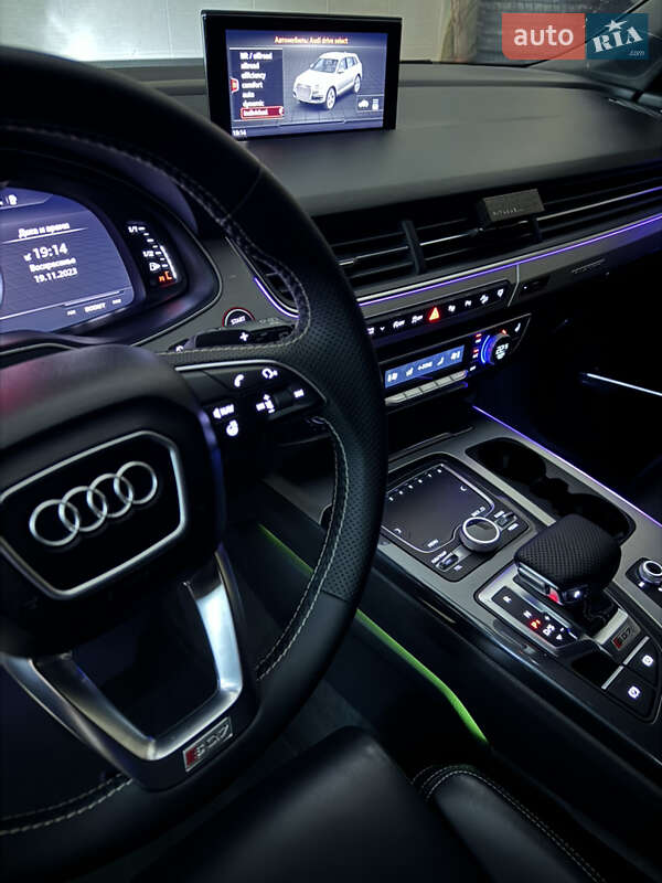 Внедорожник / Кроссовер Audi SQ7 2017 в Мукачево