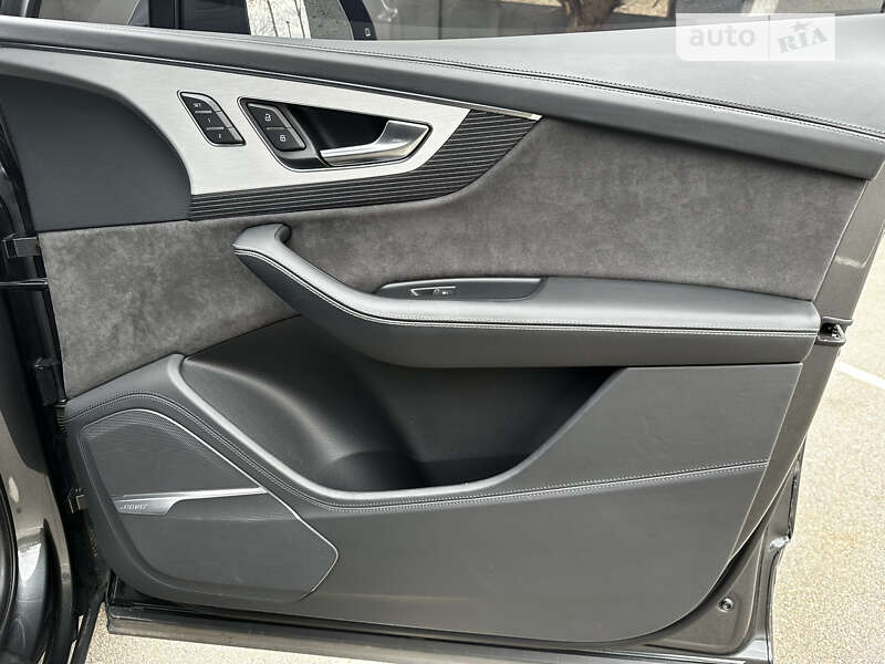 Внедорожник / Кроссовер Audi SQ7 2018 в Киеве фото 15 Внедорожник / Кроссовер Audi SQ7 2018 в Киеве