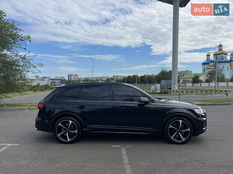 Внедорожник / Кроссовер Audi SQ7 2021 в Кривом Роге фото 10 Внедорожник / Кроссовер Audi SQ7 2021 в Кривом Роге