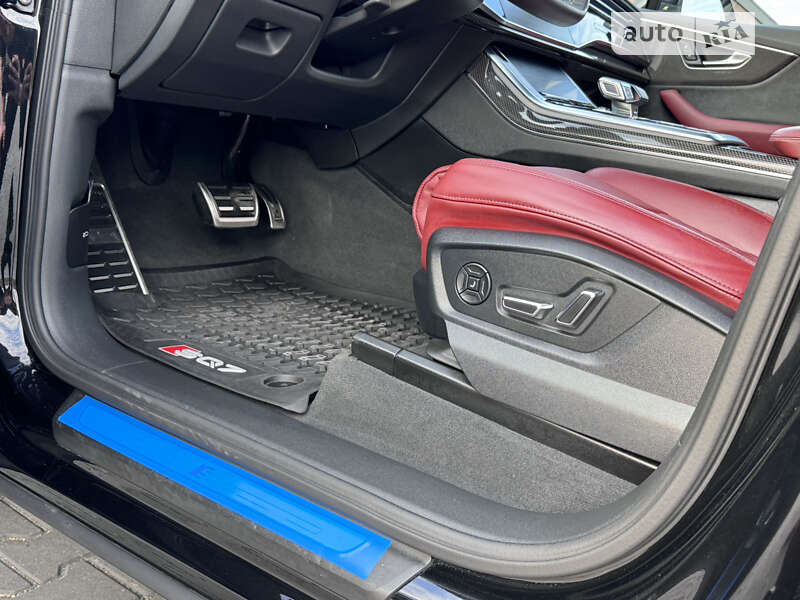 Внедорожник / Кроссовер Audi SQ7 2022 в Черновцах