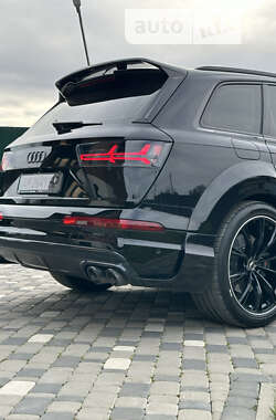 Внедорожник / Кроссовер Audi SQ7 2017 в Радомышле