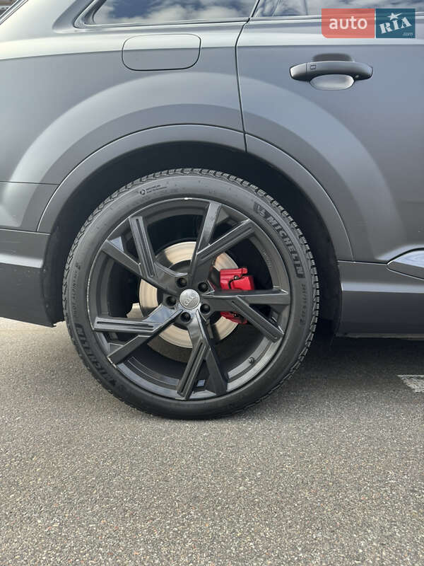 Внедорожник / Кроссовер Audi SQ7 2018 в Киеве
